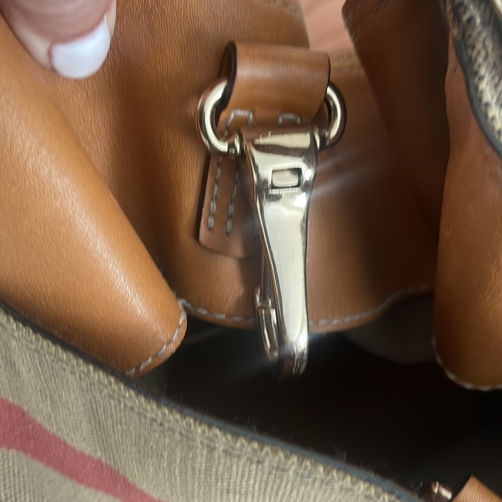 Burberry Ashby bucket tote bag - Picture 7 of 16